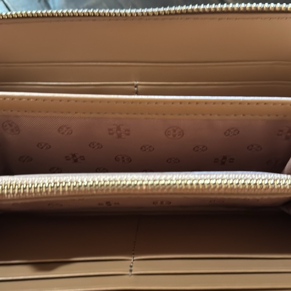 Tory Burch Block T Continental Wallet - Picture 6 of 8